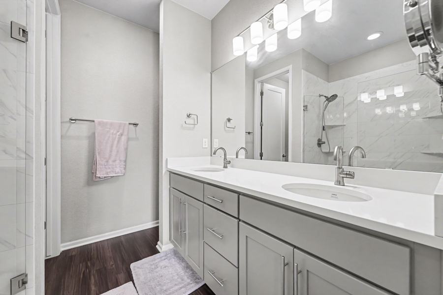 Bathroom vanity